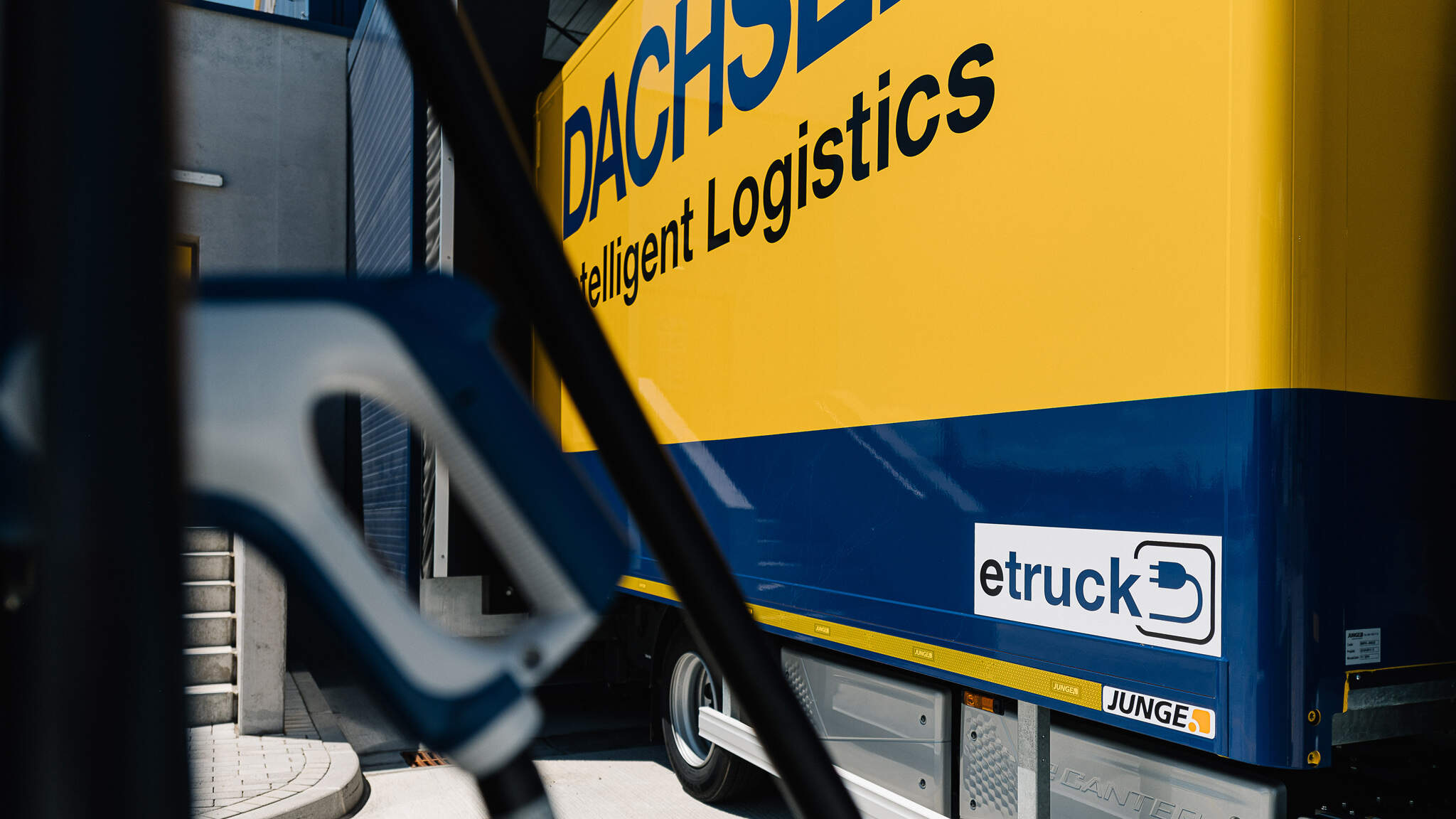In Freiburg, DACHSER will deploy a 7.5-ton all-electric FUSO eCanter.