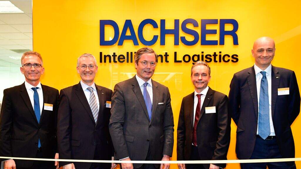 Opening the new DACHSER Singapore office: Dr Tim Philippi (left), Executive Director, Singaporean-German Chamber of Industry and Commerce and Dr Ulrich Santé (third from left), Ambassador of Germany in Singapore with the DACHSER management team