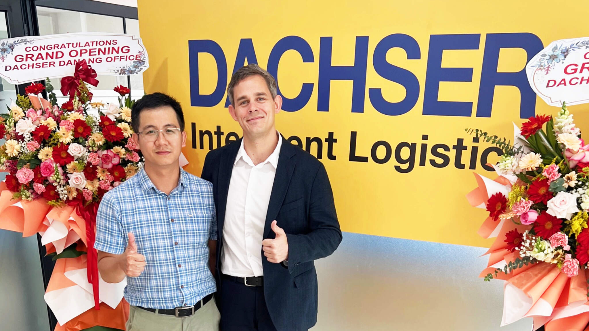 Oliver Cierocki, Managing Director of DACHSER Vietnam (right) and our sales professional Duc Pham (left) are dedicated to addressing customers’ needs. Oliver Cierocki, Managing Director of DACHSER Vietnam (right) and our sales professional Duc Pham (left) are dedicated to addressing customers’ needs.